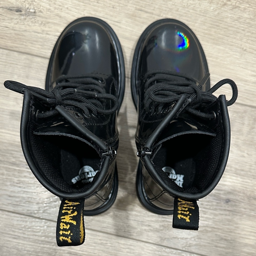 NEW Dr Marten Shiny Patent 1460 Black Rainbow Lace-Up Kids Combat Boots bold - Picture 8 of 9